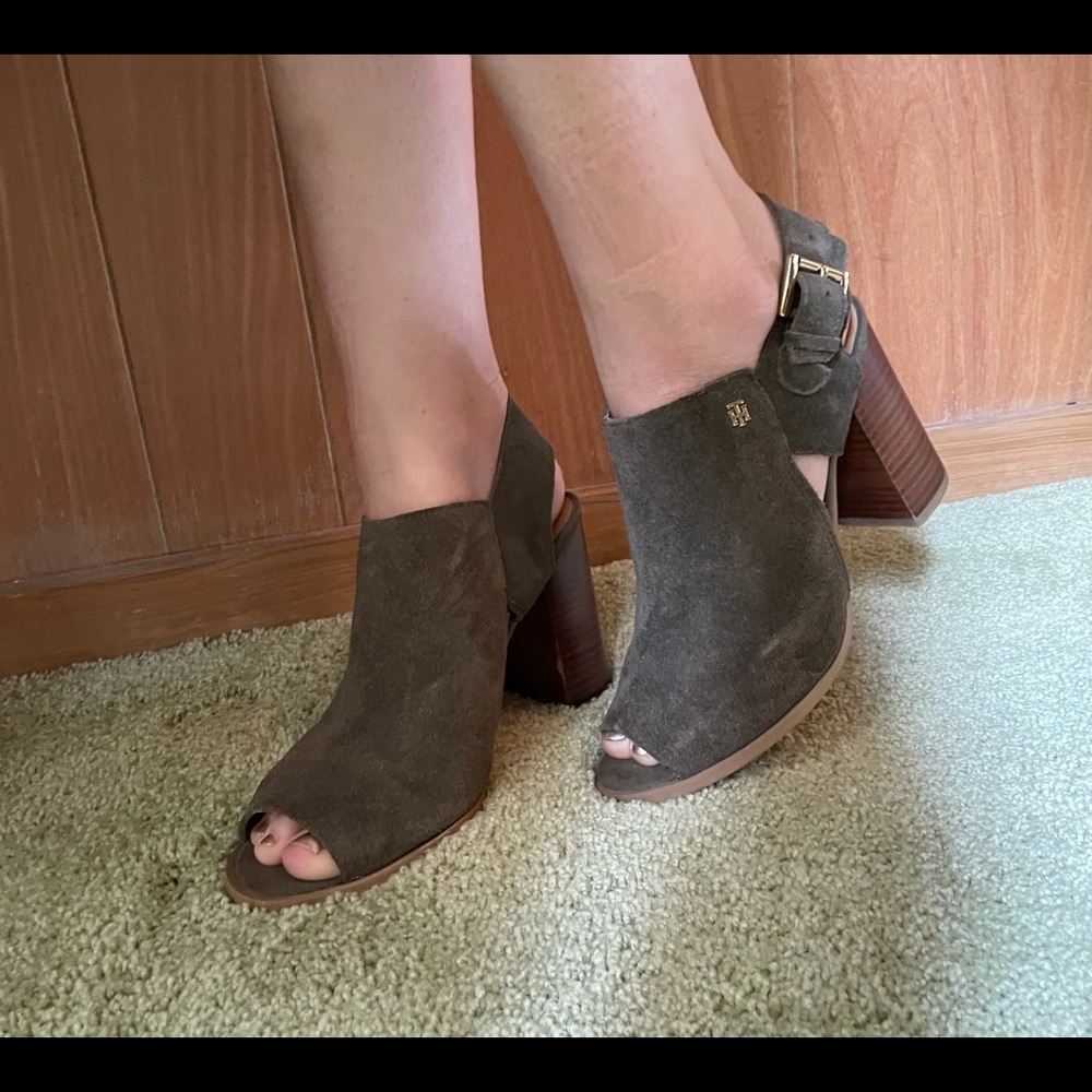 Tommy Hilfiger TW Peppy Suede Sandals